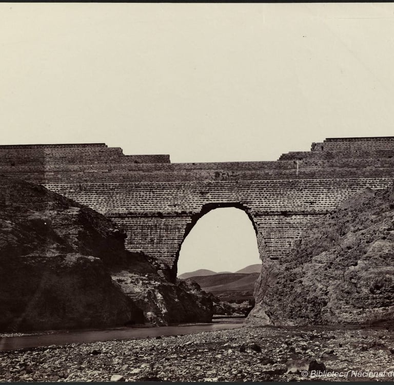 Photograph from 1867 showing the enormous breach opened in the Puentes dam in 1802. Biblioteca Nacio