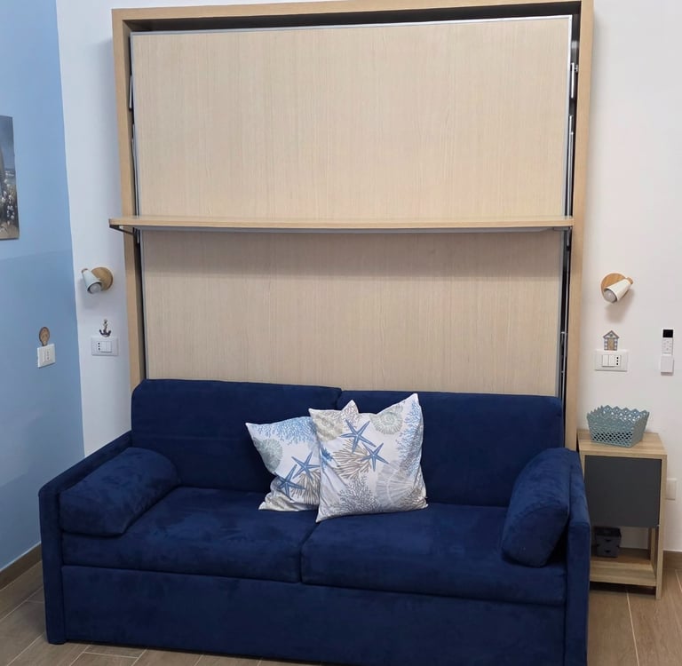 Letto a scomparsa con divano tre posti