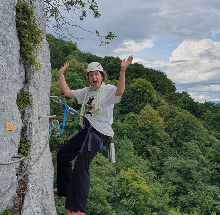 Prise de confiance dans le materiel sur une via ferrata