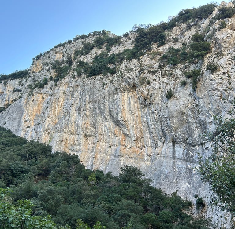Secteur d'escalade de la Cingle de la cova del bisbe, en Espagne