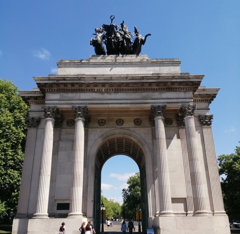 Regency London private walking tour - Jane Austen - Wellington Arch