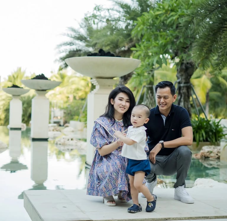 Family photography session beside the reflection pool at The Apurva Kempinski Bali in Nusa Dua