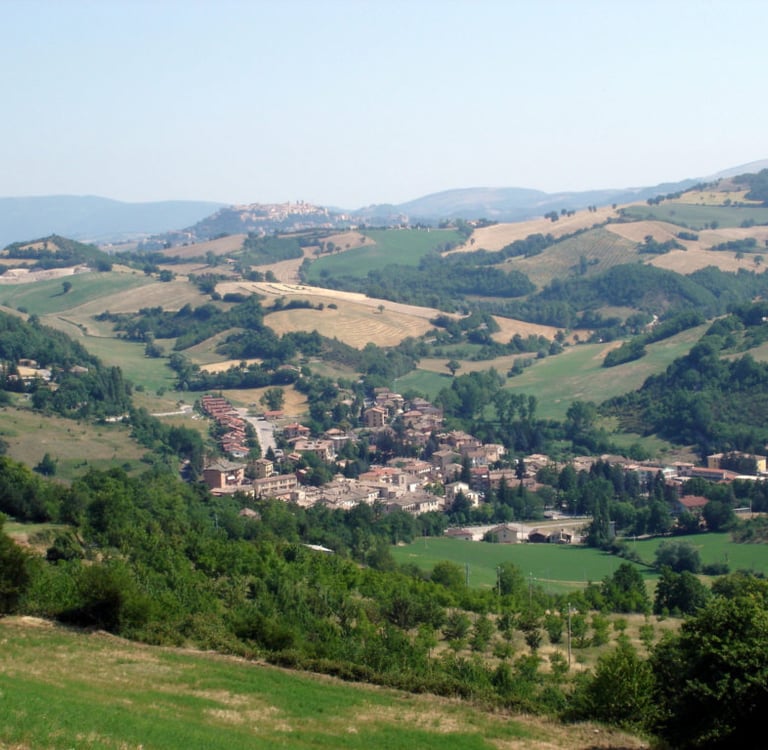 Borgo rurale tranquillo tra colline Marche
