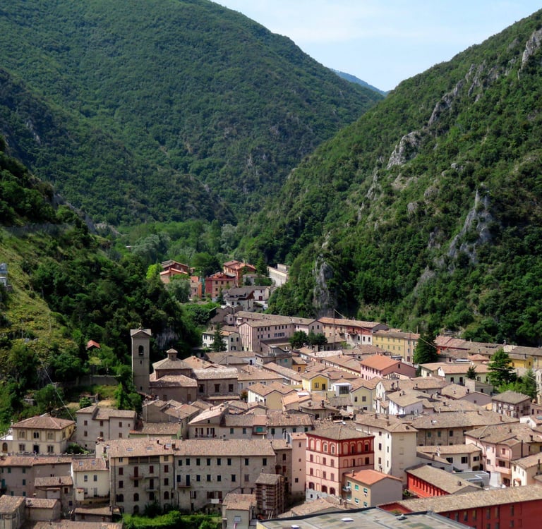 Cascate e sentieri romantici nelle Marche