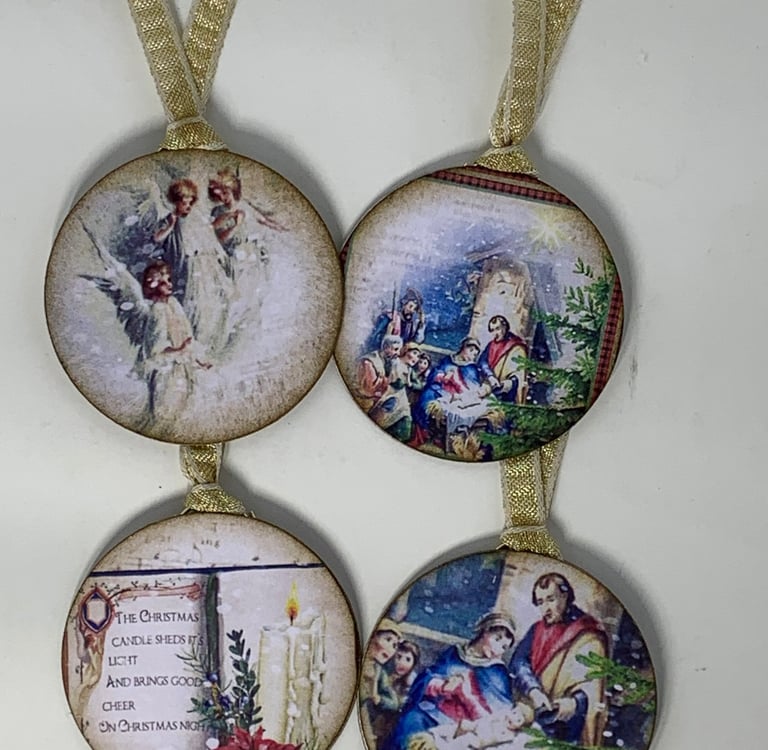 Christmas hidden paper clip