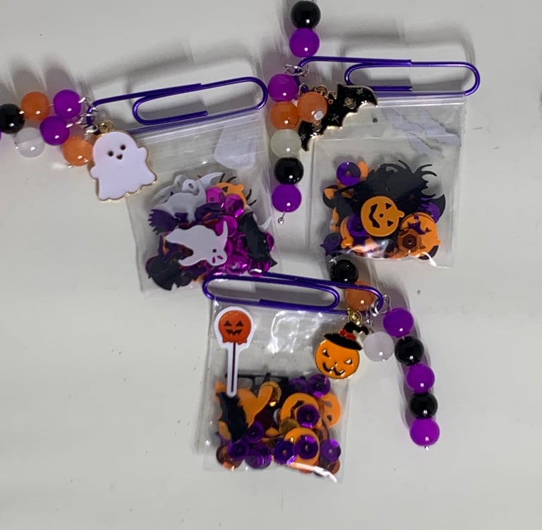 Halloween sequin paper clip