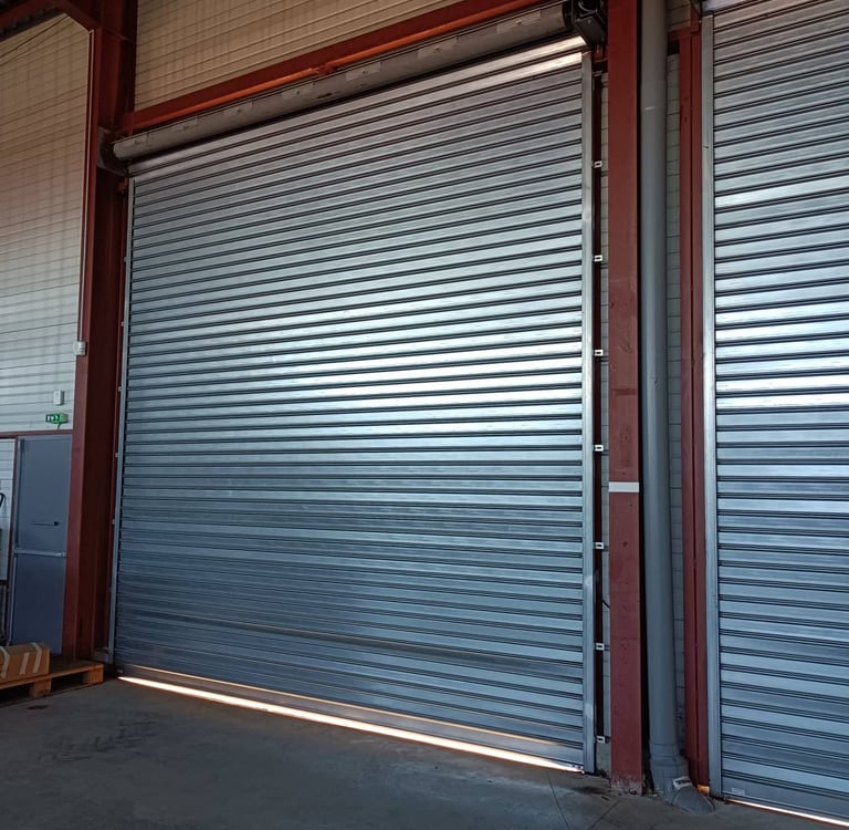 Pose rideaux métalliques