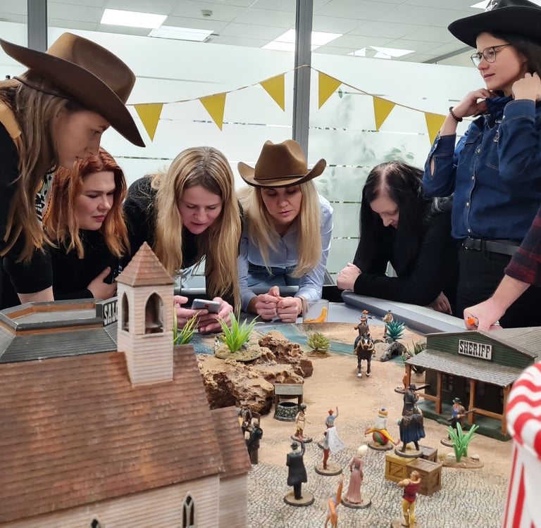 stalo žaidimas, escape room, protmūšis ir RPG