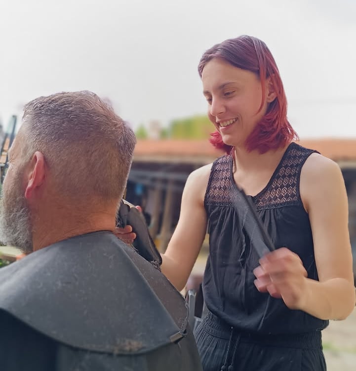 Moi en train de coiffer