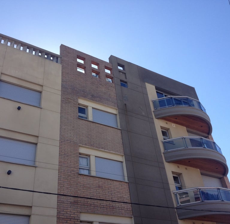 Edificio de vivienda en altura en Concordia. Arquitectura moderna y funcional