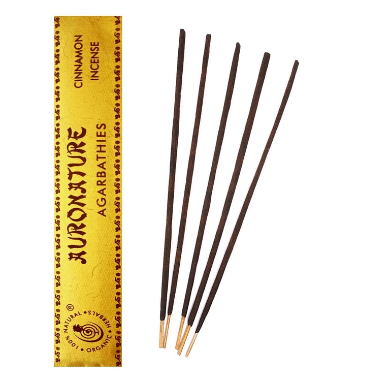 Auronature cinnamon incense sticks with yellow packaging for aromatherapy and home fragrance.