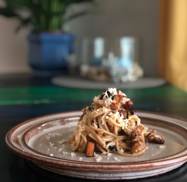 carbonara vegana con jackfruit