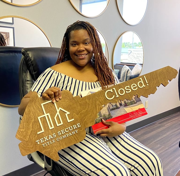 a woman in a striped dress holding a sign that says,'i'm