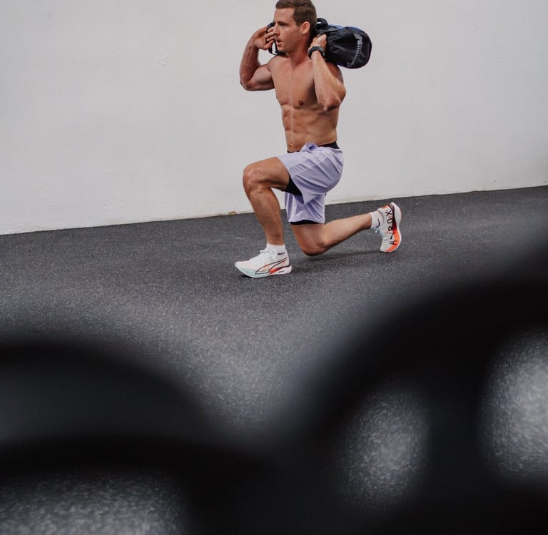 Jeune homme pratiquant de l'hyrox à Pau chez Valkaia