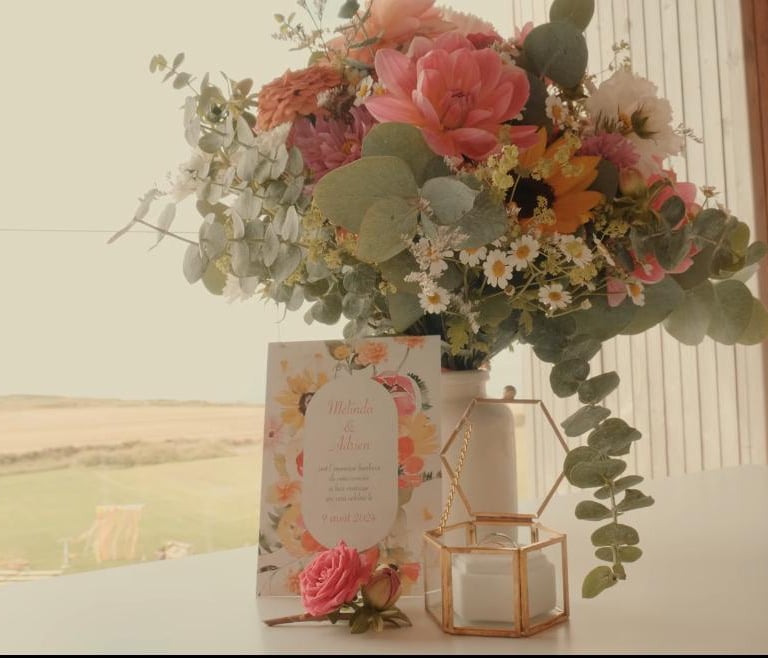 Bouquet de la mariée filmé par une vidéaste de mariage à Dinan