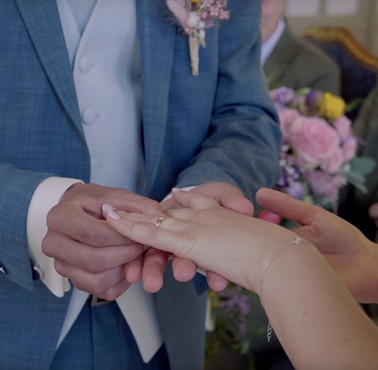 échange des alliances filmé par vidéaste de mariage à Dinan
