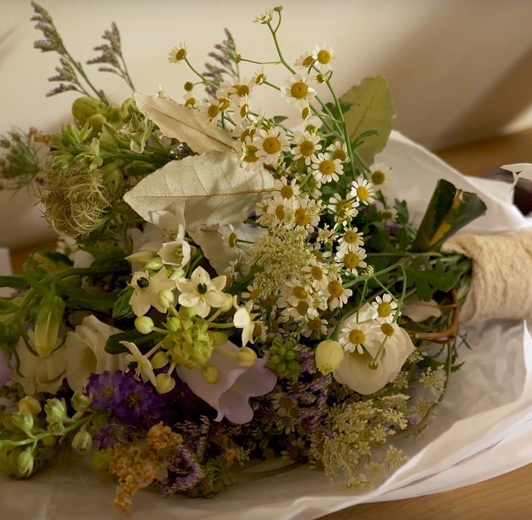 bouquet de la mariée filmé par vidéaste de mariage à Saint-malo