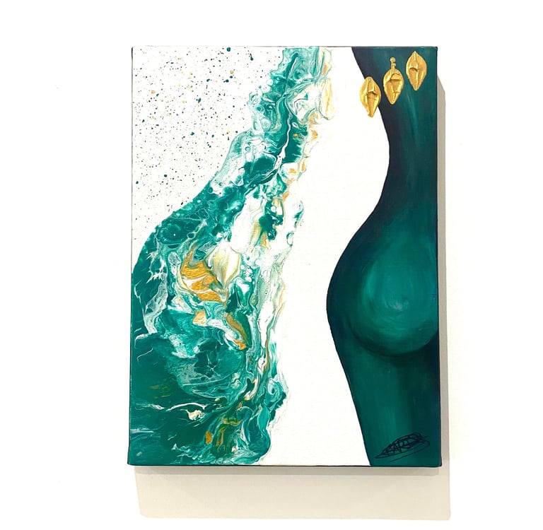une peinture du corps d’une femme sur fond vert et blanc
