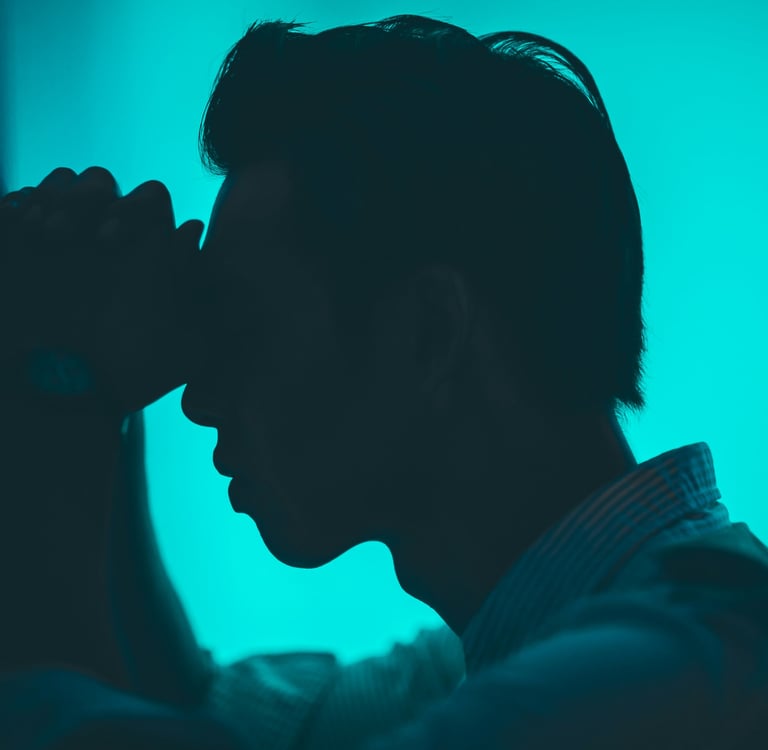 Individuo com semblante de dor