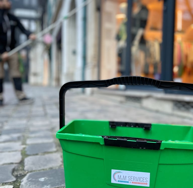 seau de nettoyag de vitres rouen nettoyage m&m Services pro