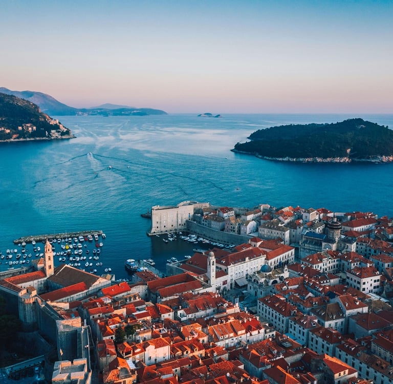 Dubrovnik i otok Lokrum u Hrvatskoj.