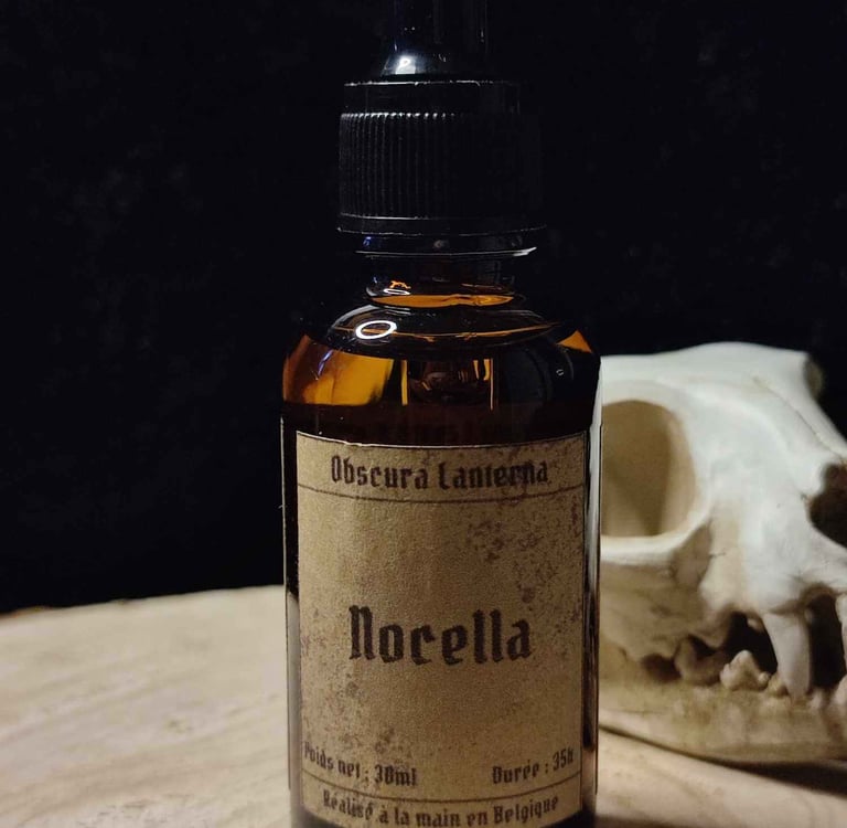 Fiole en verre type apothicaire avec de l'huile végétale au parfum Nocella