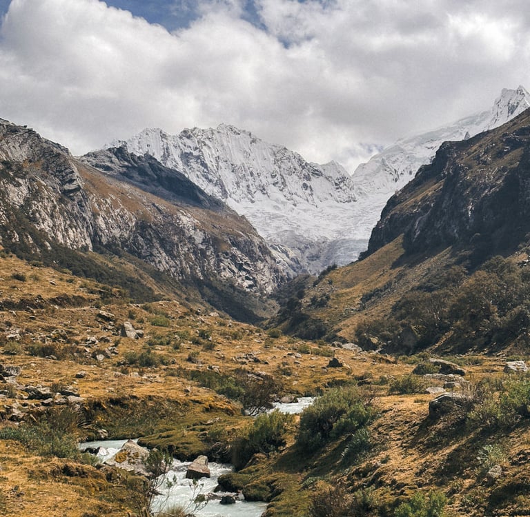 Trailhead to Laguna Llaca