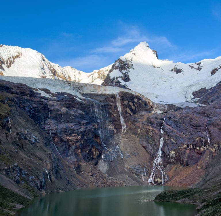 Laguna Tullpacocha Peru