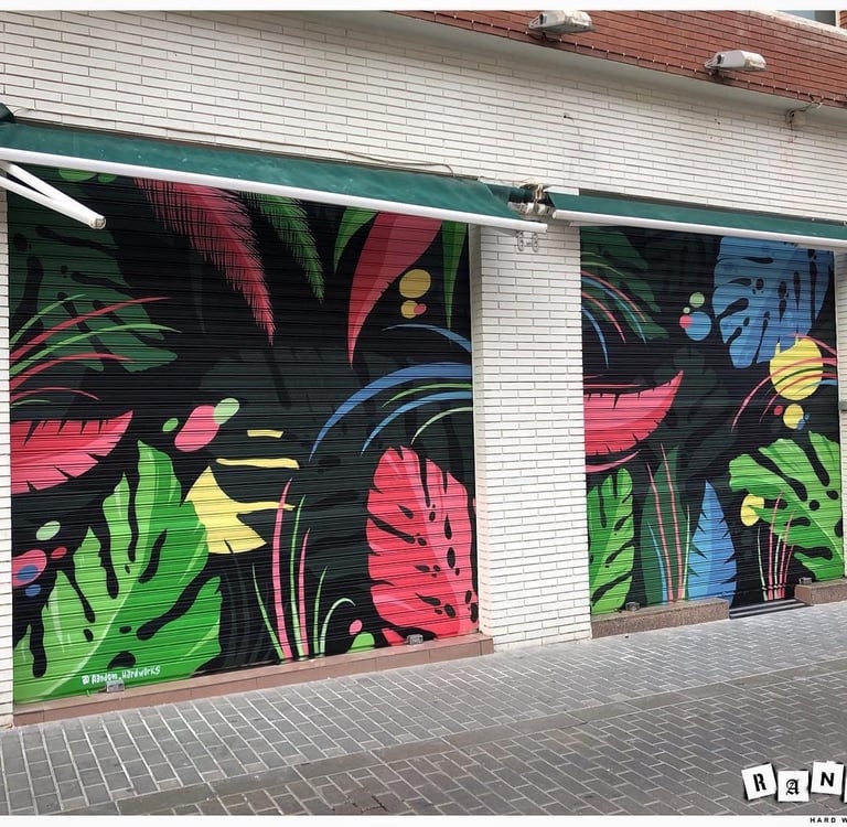 dibujo y diseño de unas plantas en una persiana para su decoración.