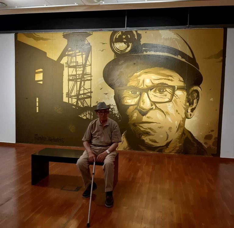 Mural de un abuelo en un museo.
