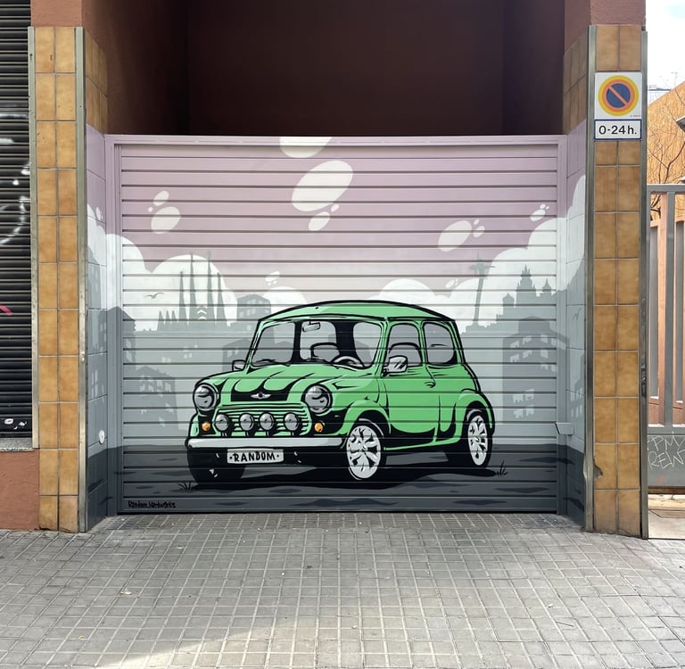 graffiti en una persiana de entrada de un parking. Parking decorado 