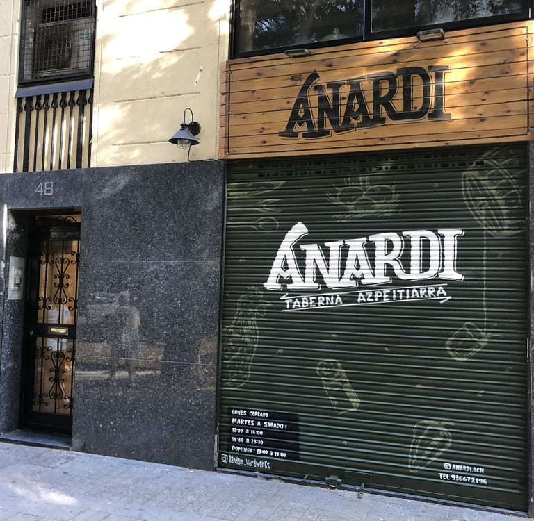 diseño corporativo en una persiana de un restaurante