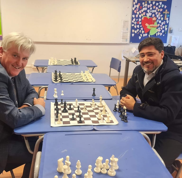 Capacitación de Funcionarios en la foto se encuentre el rector del craighouse school