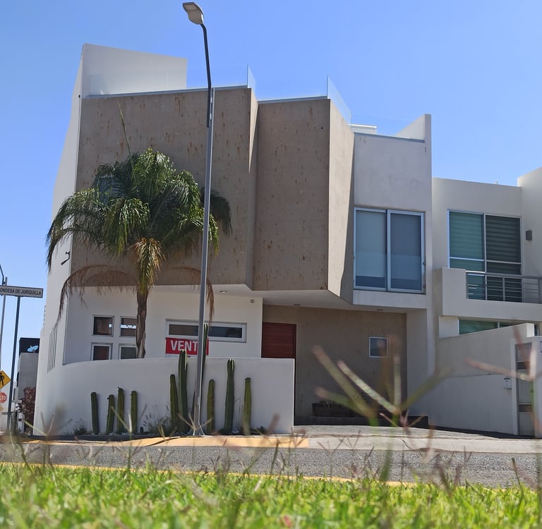 fachada de casa en venta en condesa juriquilla, cumbres del lago, queretaro