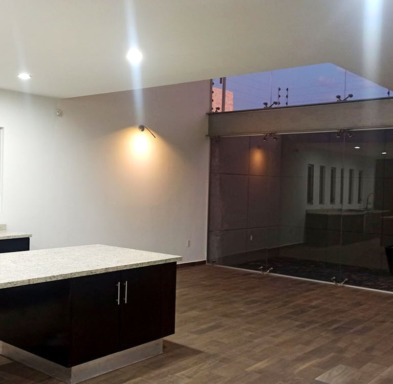 cocina abierta con isla en granito, casa en venta condesa juriquilla