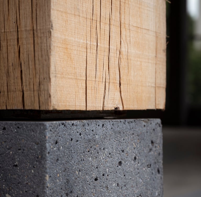 détail de la jonction entre poteau bois et poteau béton de la halle de bischwiller