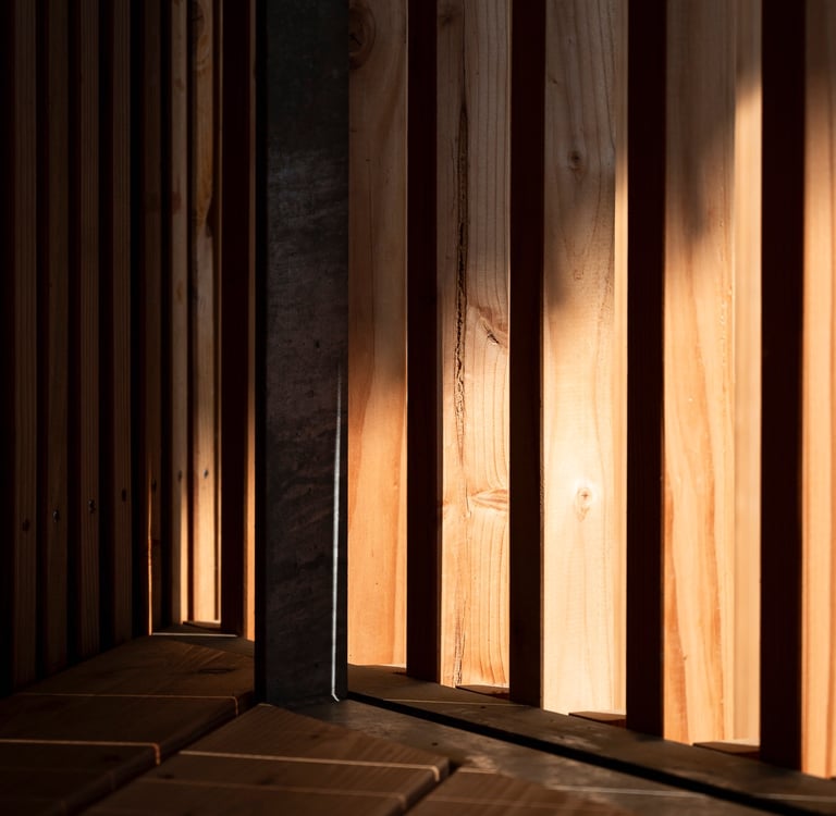 détail sur un garde corps en bois