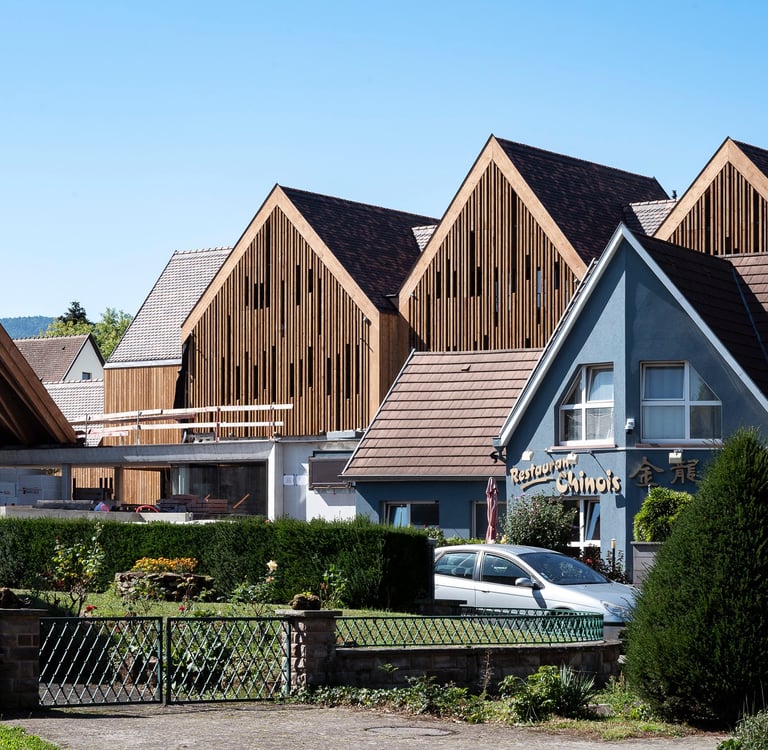 vue éloignée d'une partie des l'extension de l'hôtel Yona à Obernai