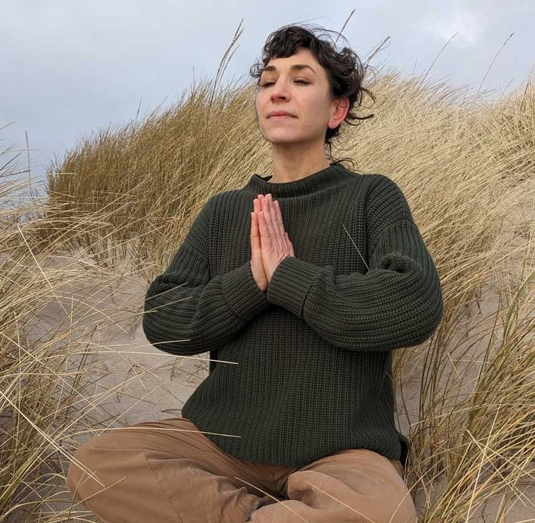 Chiara Riess meditierend