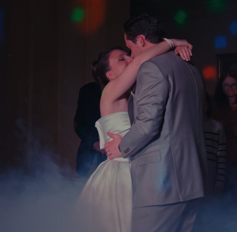 Mariés en train de danser