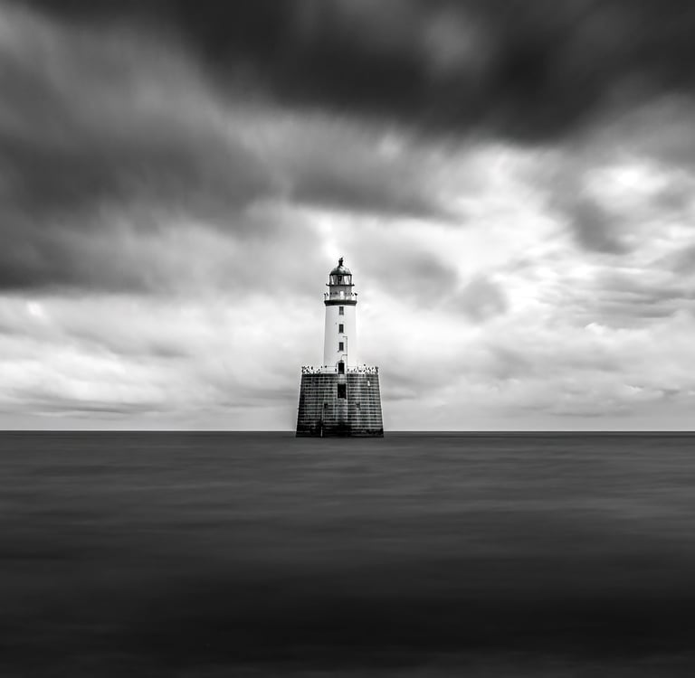 Photo originale de Anthony Leclerc du phare de Rattray en noir et blanc et en pose longue