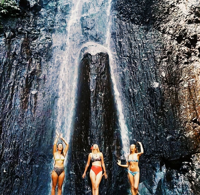 Medytacja pod wodospadem Yeh Mampeh