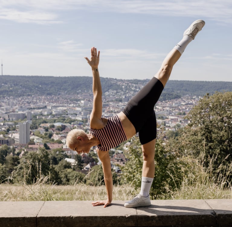 Vinyasa Yoga Kurs klein A Stuttgart – fließender Krieger Standing Split-Sequenz