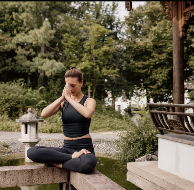 Yoga Sanft Stuttgart - Teilnehmerin in entspannter Pose