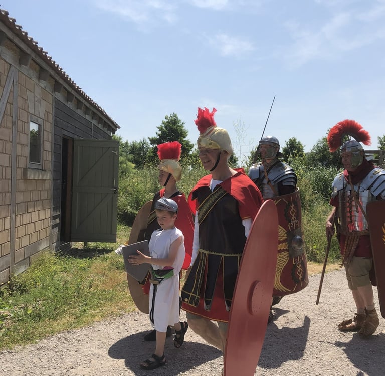 Romeinse reenactors tijdens de optocht door bodegraven