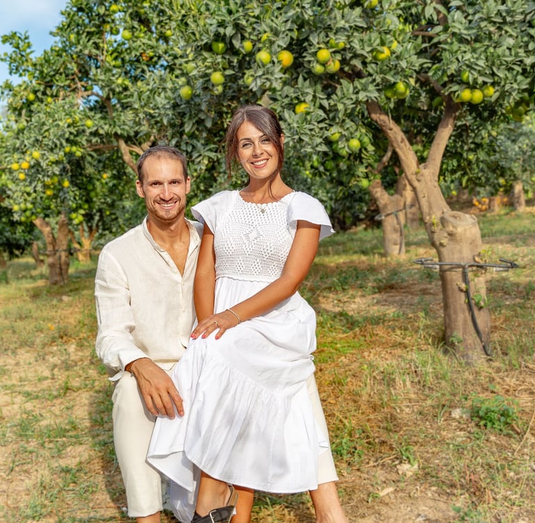 Giuseppe e Liliana, fondatori di Sole d'Acate, nella loro azienda agricola in Sicilia.