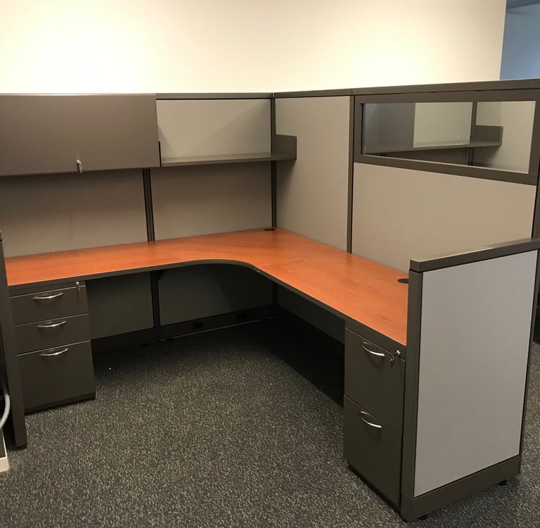 L shaped cubicle
