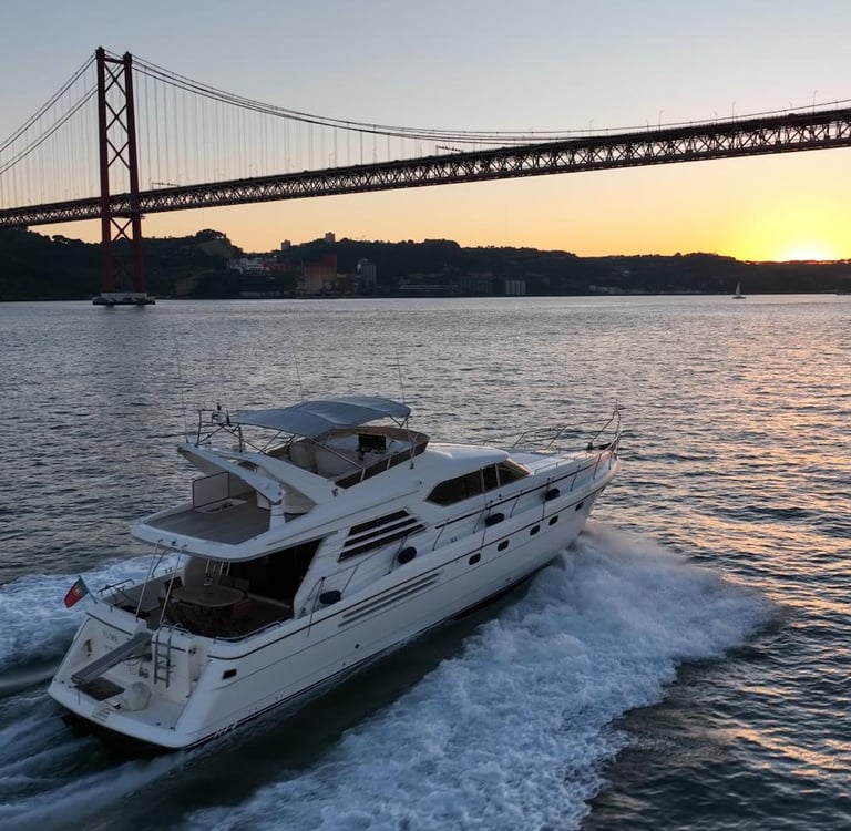 Sortie en Yacht P65 pour un magnifique coucher de soleil à Lisbonne