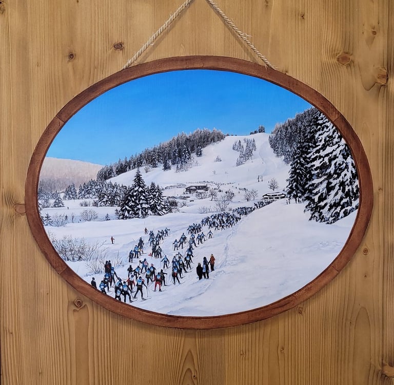 Cadre, ficelle, clou et paysage enneigé du Jura sont peints en trompe-l'oeil sur porte en bois