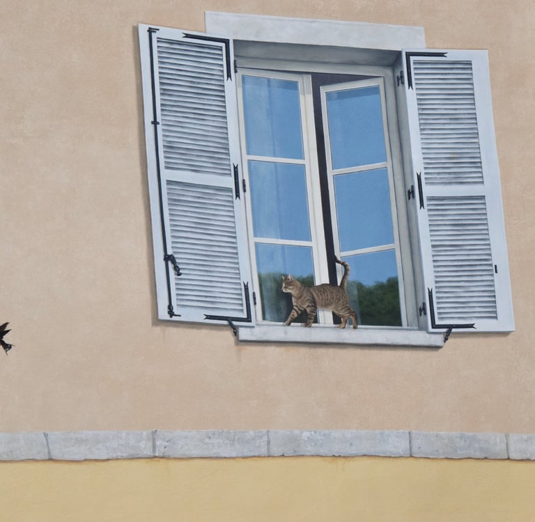 Détails d'une fenêtre en trompe-l'oeil sur une façade à Moirans-en-Montagne, Jura.